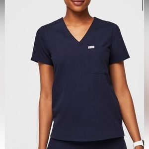FIGS women’s size Small scrub top one pocket Navy